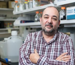 Photo of Professor Luis Martinez-Sobrido in a lab with his arms folded